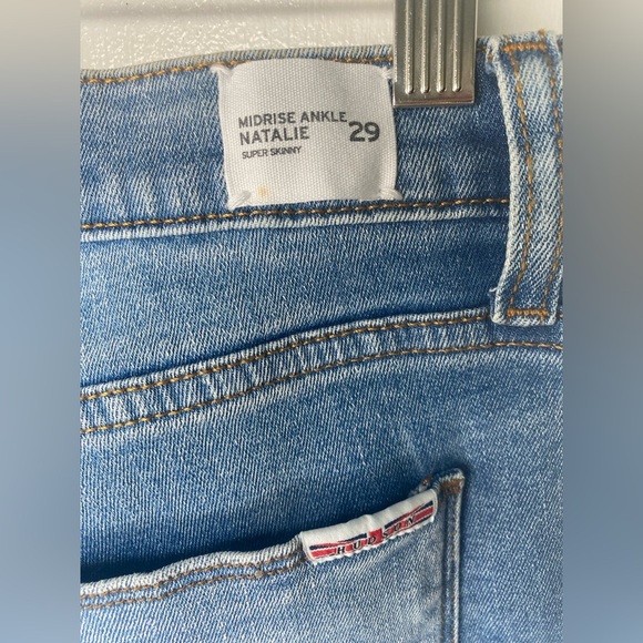 HUDSON Natalie Mid rise Super Skinny Ankle Jeans. - Picture 6 of 9